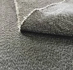 저항하는 직물을 자르십시오